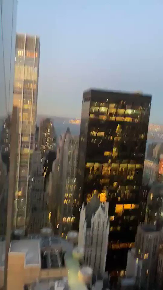 #nyc #GRAMMYs #lovesick #PositiveVibesOnly TIME TO MOVE ON FUCK IT.
沒有一點點防備
你就這樣出現在我的世界裡。
日子重來過 我沒你照樣過
真的很難受 但我會默默地接受
反正在一起時 你我都有開心過
就足夠
我真的累了 請放過我。