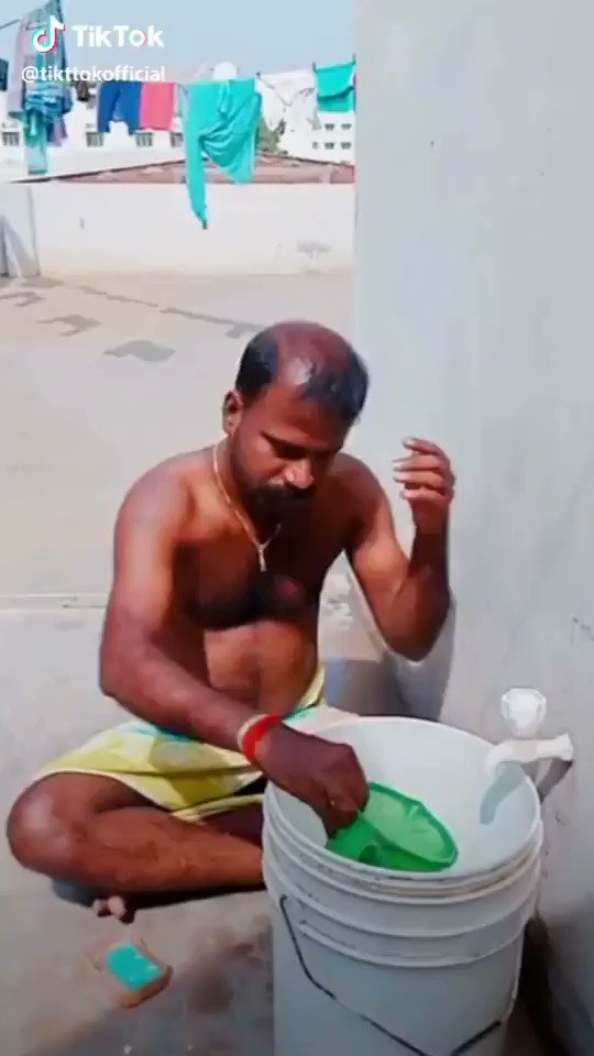 پاکستانی عوام اور بجٹ کا عوام پر استعمال کی مثال 👇
بس یہ نا پوچھنا وہ پیچھے والی پارٹی کونسی ہے۔ 🏃