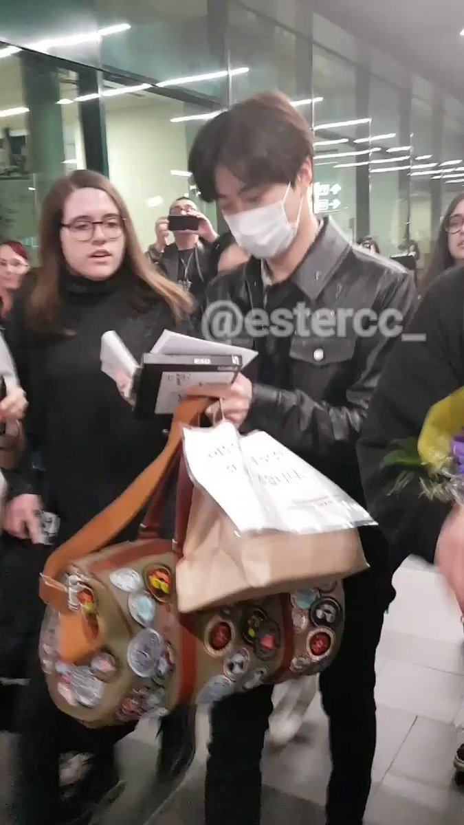 I still can't believe that this is a my video. I'm still trembling. He was very kind and patient with everyone. Thanks a lot Suho, Italy loves you๐ฎ๐น @weareoneEXO
#WelcomeToItalySuho
#BenvenutoSUHO