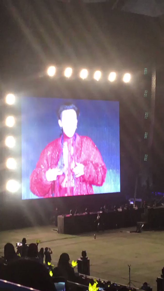 콘.서.트.에서 권지디 ❤️ 눈썹올리기로 호응유도 왜왜왜 ??? 잔망 🙈그리고 항상 감사해주는 😭 모태지옥 ㅠ