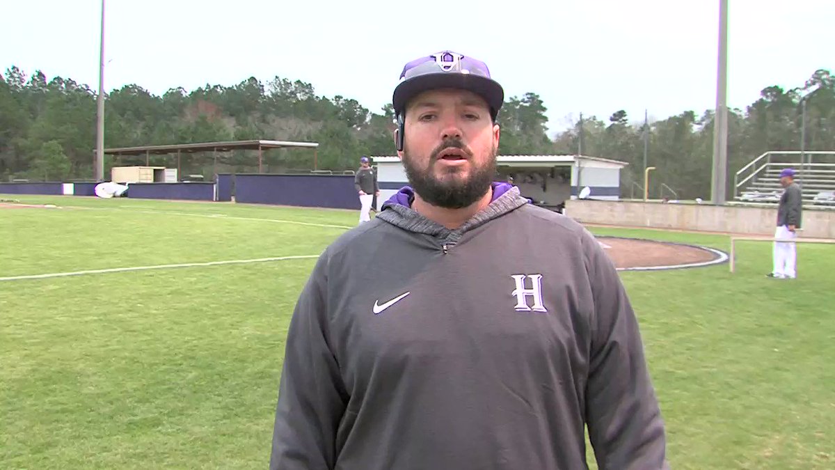 As if 1st gm at @HhmSbaseball for new HC @colecat31 facing his former team @stabaseball00 wasn't enough
Catalano begins new era by retiring the No.4 jersey of 4mer HHMS player Jon-Michael Williams who died in June after car crash 8 yrs ago
JM's mom Brenda/family/teammates on hand