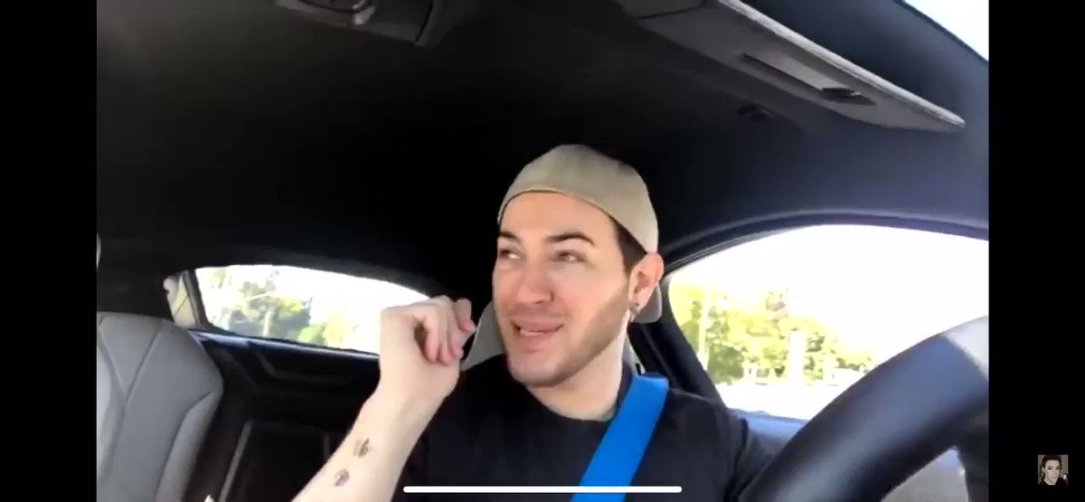 When you see your friend in the car next to you with that guy “she would NEVER talk to” 😭😂 @MannyMua733