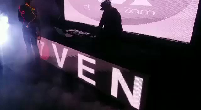 Haciéndo lo que nos gusta🎧
**DeejayVladyzam593**
#Vladcaneria #MixTime
Contacto: 098-711-9363
@vladyzamdj593
#ZamCorp593 #AlviShows #BookingManager #Dj593 #MusicIsLife #ElectronicMusic