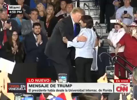 #18feb VIDEO COMPLETO #Miami @realDonaldTrump rindió tributo a Óscar Pérez y dijo: “su muerte no será en vano”. Saludó a la madre, Aminta Pérez, y le cedió el micrófono. “Pido justicia por mi hijo y sus compañeros que fueron vilmente asesinados y continuar con el legado de Óscar”