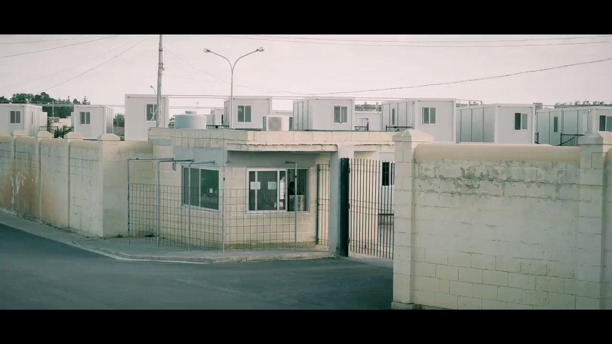 Mekon wurde im Juni 2018 von einer LIFELINE-Crew gerettet. Mit 2Nasty (unserem Bordelektriker Chad) produzierte Mekon Songs und nun ein Video... (beats by Michael Buchanan)
support: http://www.mission-lifeline.de