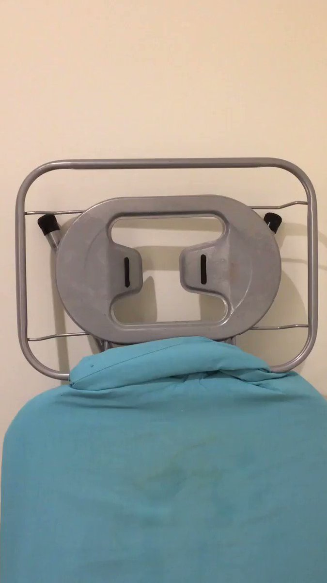 That feeling when you’re at a BnB and suddenly realise a bad-tempered extraterrestrial is toilet-paper monitor. #TuesdayThoughts