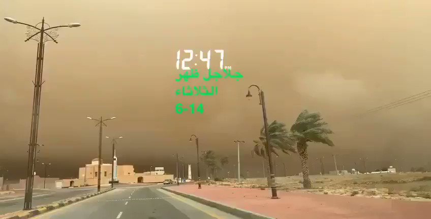🎥 | سحابة غبار مهيبة في #جلاجل شمال الرياض وتتجه جنوباً نحو #الرياض.