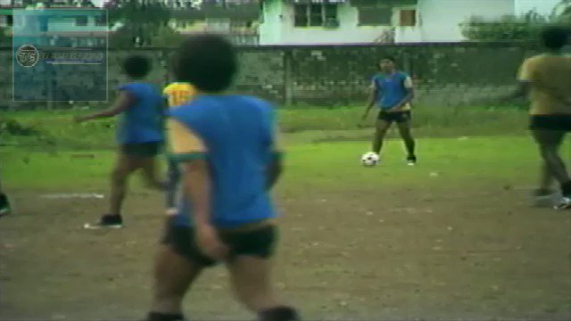 Cada vez q algún futbolista profesional se pone con aires de sultán de Brunei, le recuerdo como y donde entrenaron sus antecesores....no era lo indicado, pero lo hacían sin aires de caciques...."El origen de todo"
"Entrenamiento de Barcelona en los 80s"