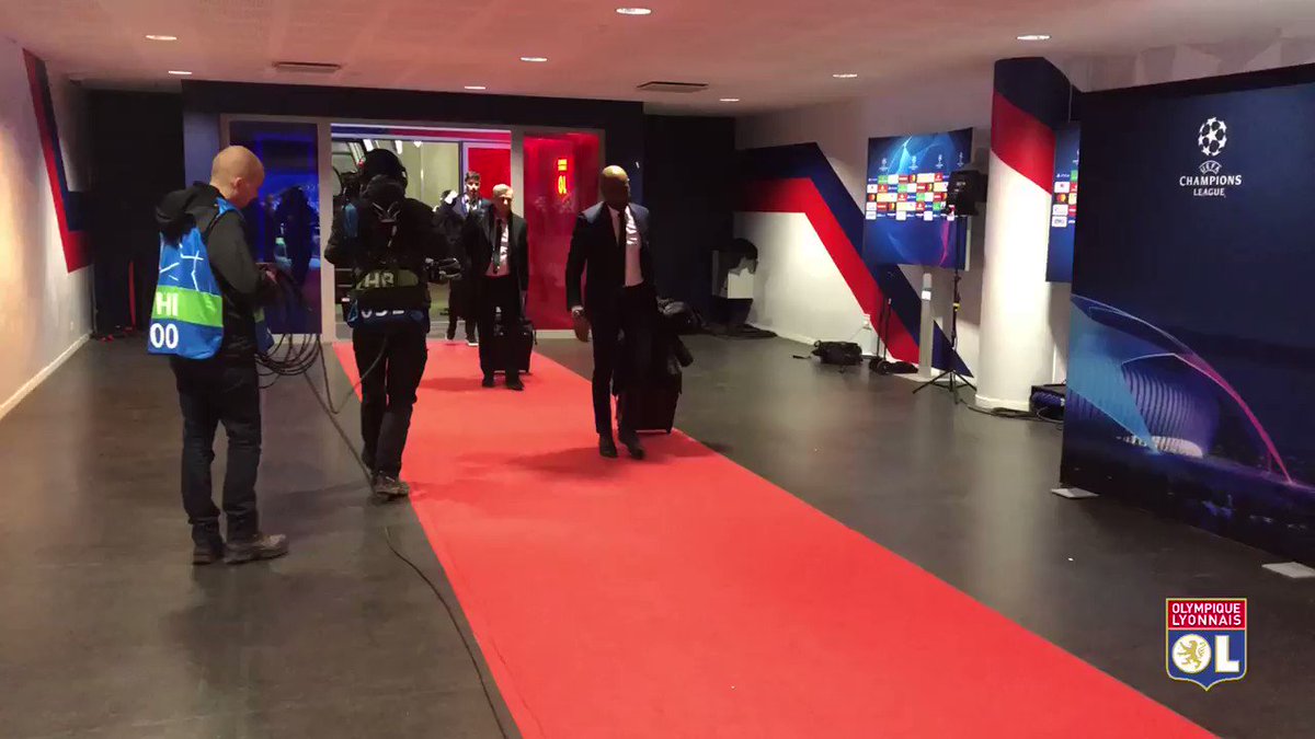 Nos garçons arrivent au stade ! 💪🏻
#OLFCB