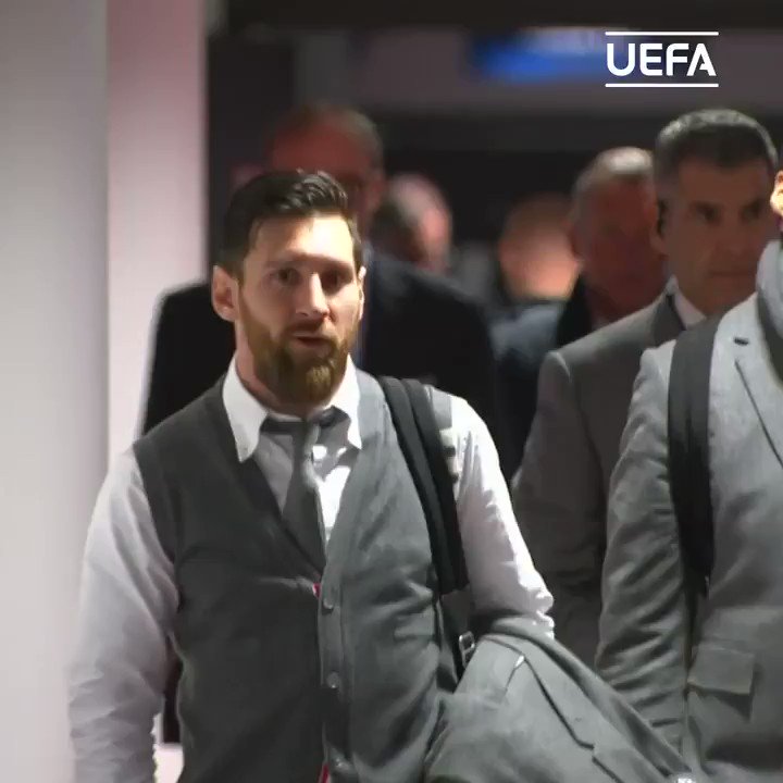 🔵🔴 El Barcelona ya está en el campo 👋
#UCL | @FCBarcelona_es