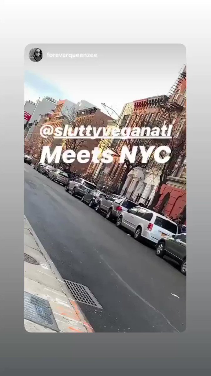 Who knew New York had so many sluts!! We served 900 people yesterday! π± 10,000 tongues wouldnβt be enough to say THANK YOU! We are beyond humbled! Next stop BALTIMORE!
.
.
#sluttyveganatl #sluttyvegan