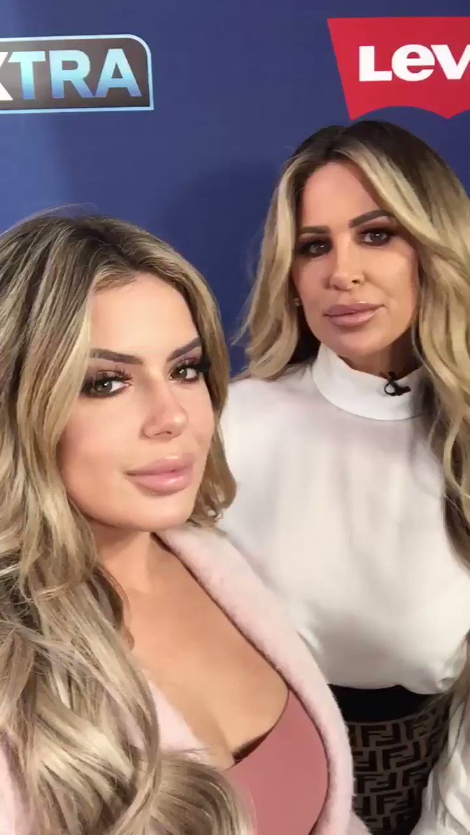 .@Kimzolciak & @BrielleZolciak stopped by our @LEVIS Times Square studio to dish on #DontBeTardy! Interview coming soon on #ExtraTV! 😘❤️