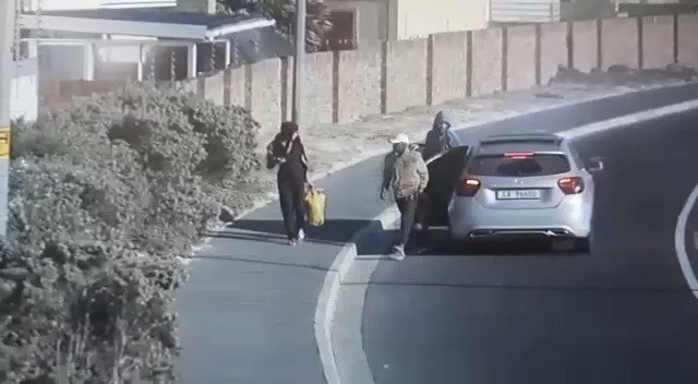 Robbery video. Happened Saturday morning Muizenberg. Cape Town. Lady on her way to work attacked and robbed. B. O. L. O for this Mercedes CA96600 @Abramjee @WCCC_ZA @SAcrimefighters @crimeairnetwork