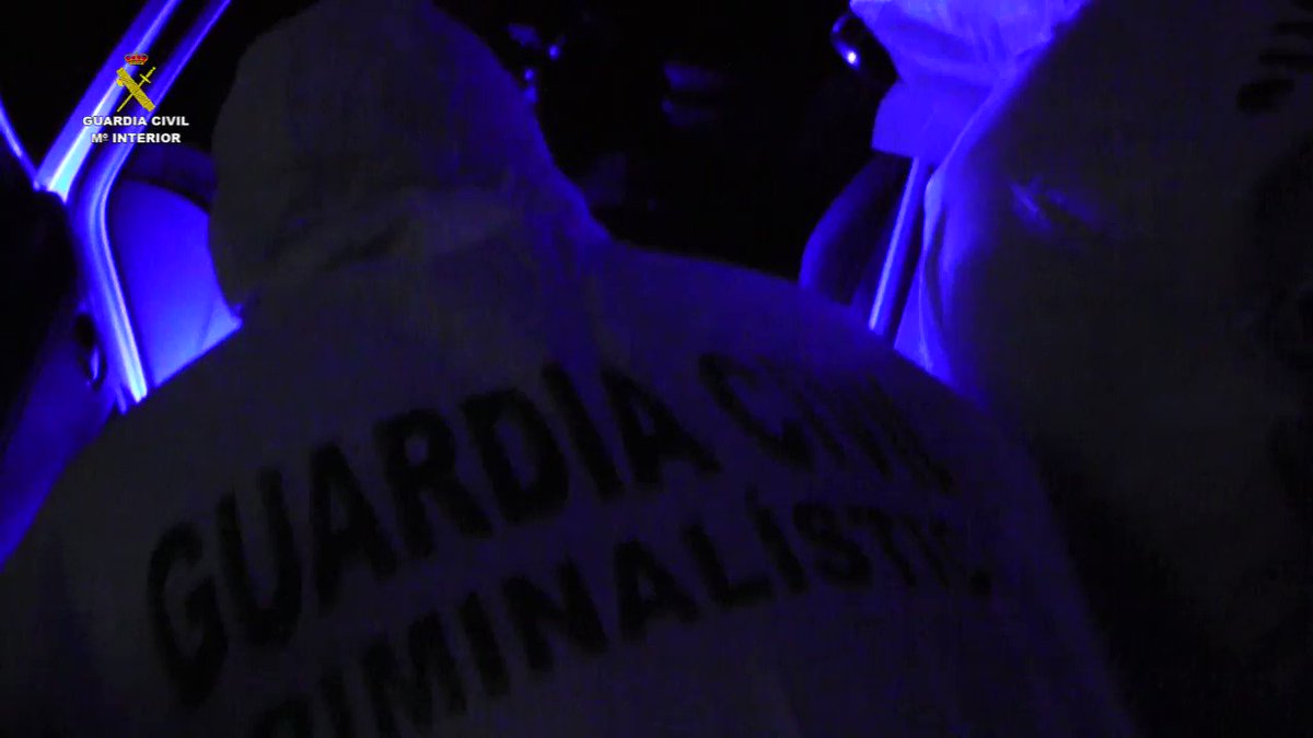 Los guardias civiles de la #UCO (Unidad Central Operativa) y del #ECIO (Equipo Central de Inspección Ocular) registran viviendas y vehículos de los presuntos responsables del homicidio de Javier Ardines en LLanes