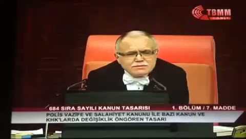 Maalesef ki, ne rektörlük ne de devlet güpegündüz bir üniversite içerisinde PKK'lı teröristlerin planlayarak #FıratYılmazÇakıroğlu ’nu şehit etmelerine engel olunamadı... Rahmetle anıyorum.
Bu vesileyle hatırlatırım: Üniversitelerdeki PKK yapılanmaları bir an önce bitirilmelidir.