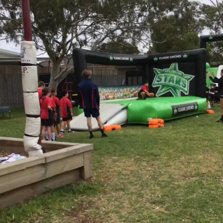 The @wbbl/@BBL season may be finished but the love for the @StarsBBL continues!
Great to be at St John Vianney's School in Parkdale today for a very popular incursion #playcricket