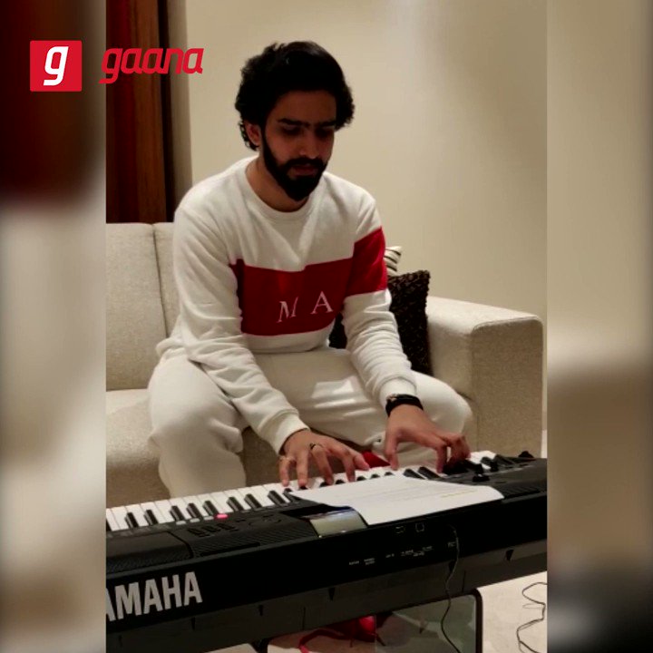 Here we have @AmaalMallik singing a beautiful verse just for us! #KyunRabba, a brand new track from the movie 'Badla' is out now on Gaana!
Play here: http://gaa.na/KyunRabba