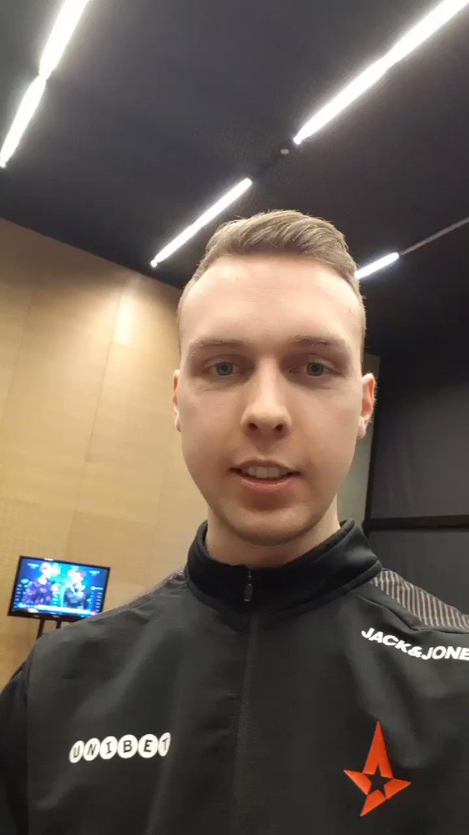 "Let's go boys!"
One happy @gla1ve_csgo celebrates the renewed legend status π
#IEM #ToTheStars