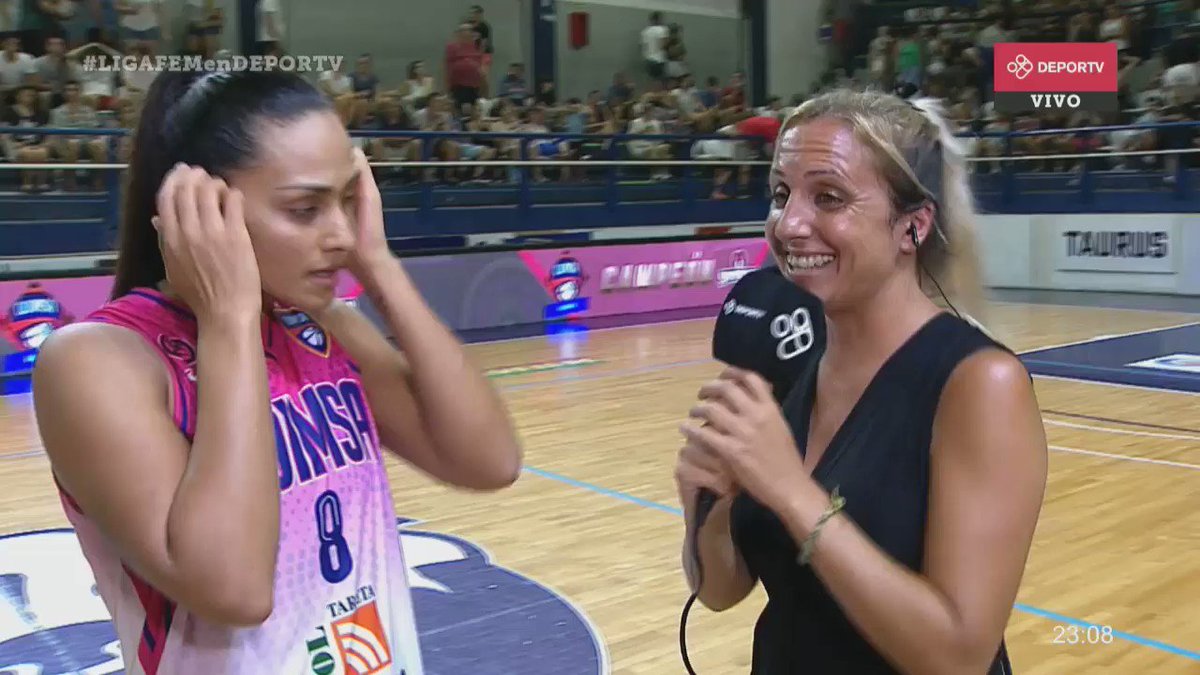 "El segundo cuarto fue fundamental para la victoria, estoy muy contenta con el triunfo. Y feliz porque vino mucha gente, eso es fundamental para que crezca el básquet femenino".
La palabra de @andreboquete tras alzarse con la Supercopa de la @LFBArgentina. #LIGAFEMenDEPORTV