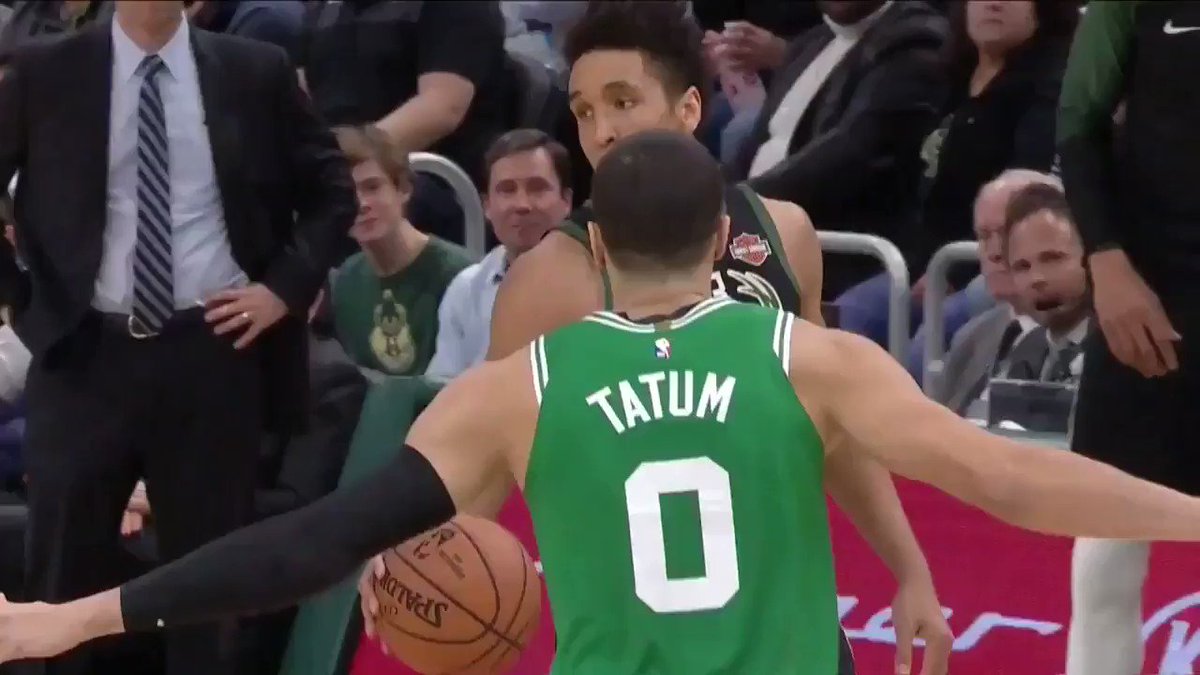 Malcom Brogdon se abre paso
#NBA #FearTheDeer