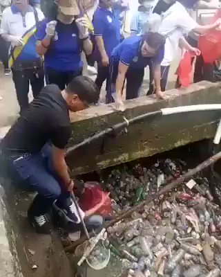 Can't not post it. Meanwhile in Indonesia. Video via Clima Extremo 24.