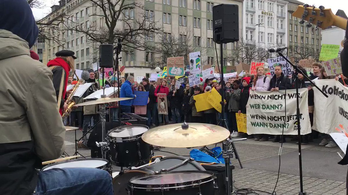 Diesmal sogar Livemusik 😍 #FridaysForFuture #hamburg