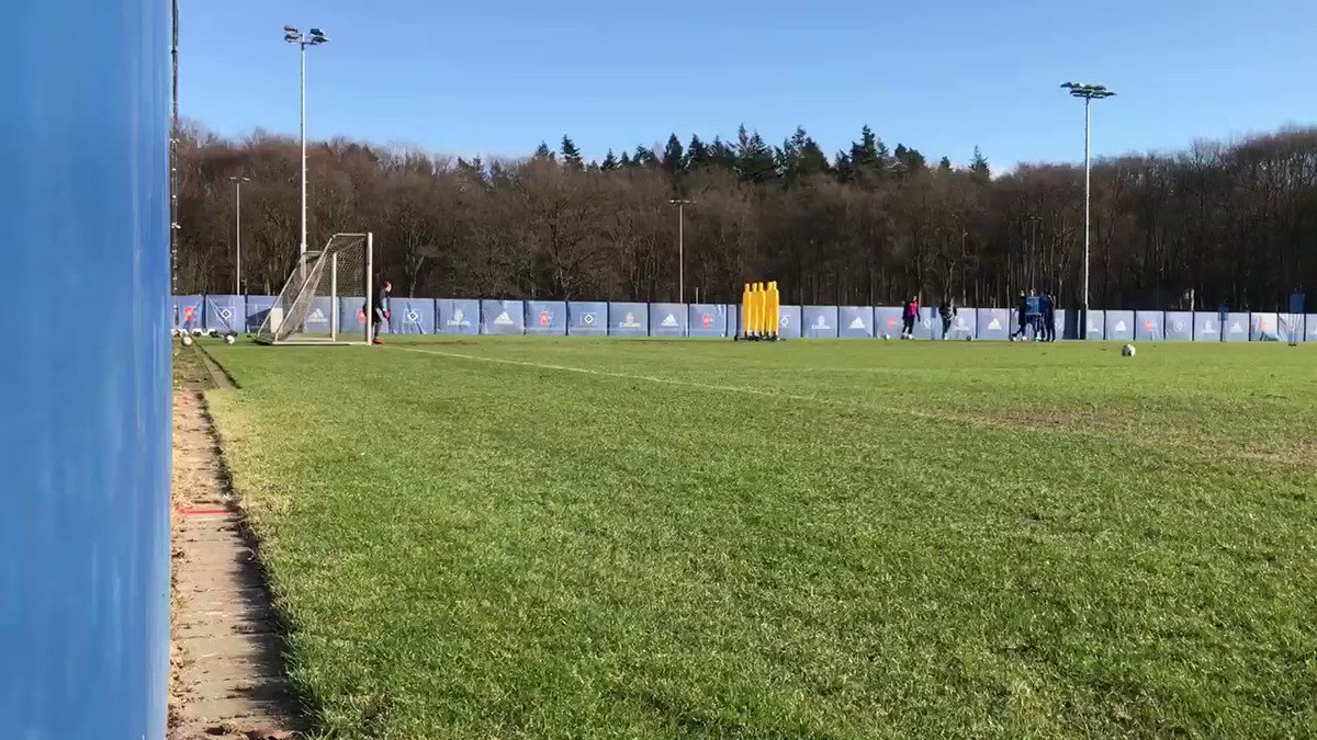 Standards zum Ende der Einheit: Aaron #Hunt zeigt sich am ruhenden Ball wieder in gewohnter Form ☄️ #nurderHSV