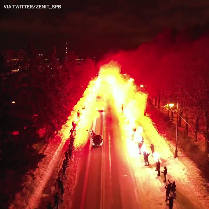 This is how @zenit_spb's fans welcomed their team to face Fenerbahce 🔥