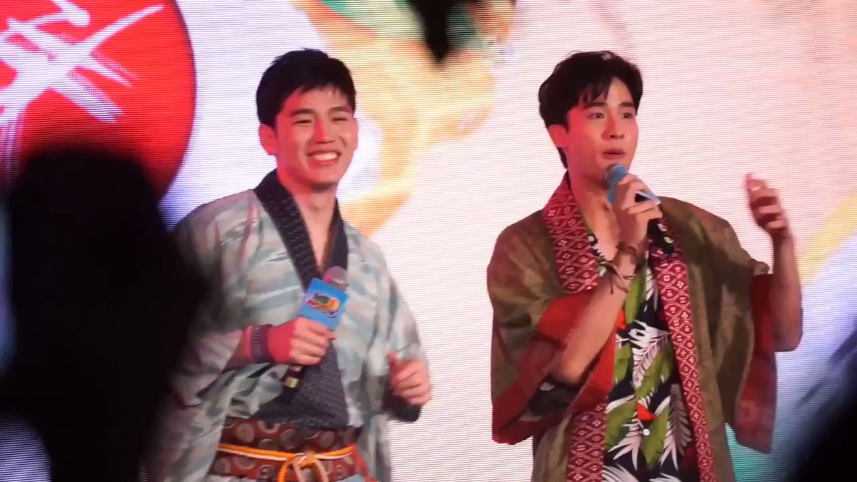 เพลง ปากว่าง~
แต่ใจไม่น่าว่าง เพราะมีคนข้างๆแล้วนั้นไง😬
@taytawanfc @newwieeland_FC
#โออิชิรถสุดฮิพทริปสุดโอ
#ชาวบ้านของตะวัน #taytawan #tawan_v #เตตะวัน #เตนิว
#ฮันนี่ #Newwiee #โพก้า