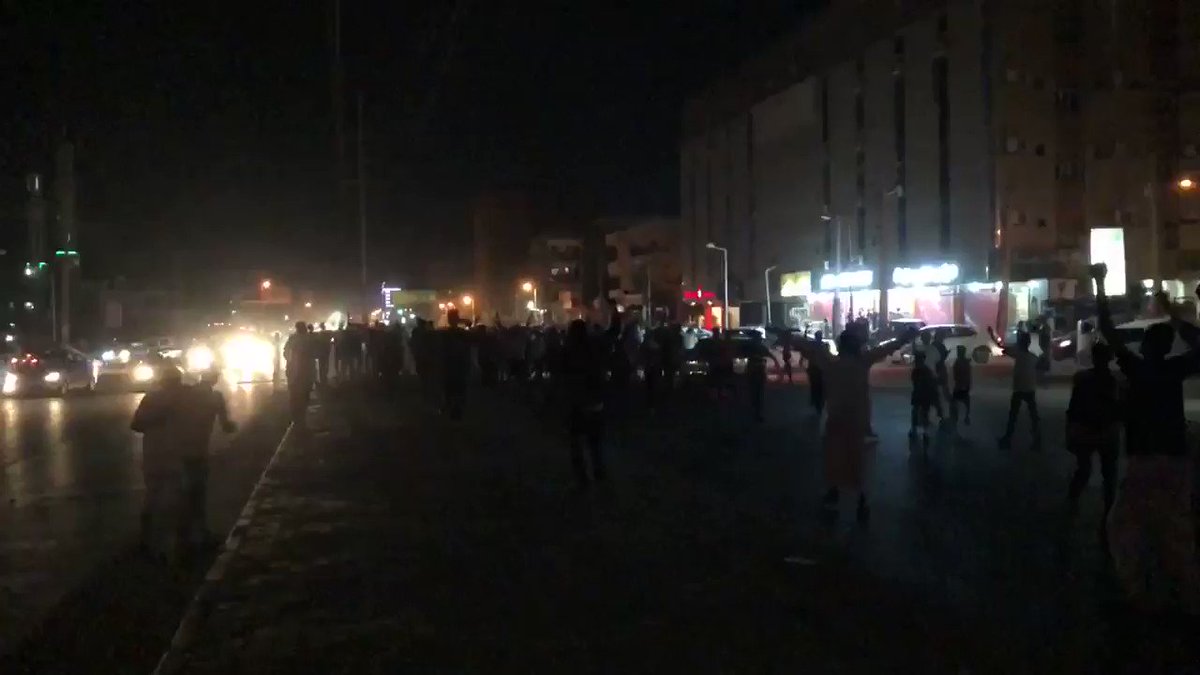 الآن التقاء موكبي الجريف و المعمورة و اغلاق تام لشارع الستين 🔥🔥🔥
#تسقط_بس