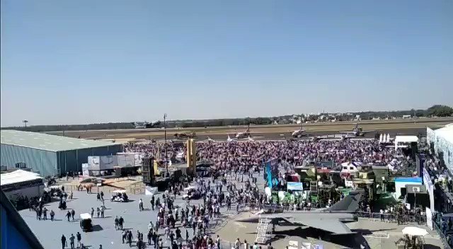 C17 Globemaster takes off for flying display at #AeroIndia2019 this afternoon.
#AeroIndiaWomenDay
#Bengaluru
@PMOIndia @nsitharaman @DrSubhashMoS @drajaykumar_ias
Video @satbasani