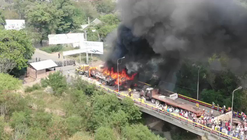 Video our WCK team captured of the Francisco de Paula Santander bridge between Colombia and #Venezuela.