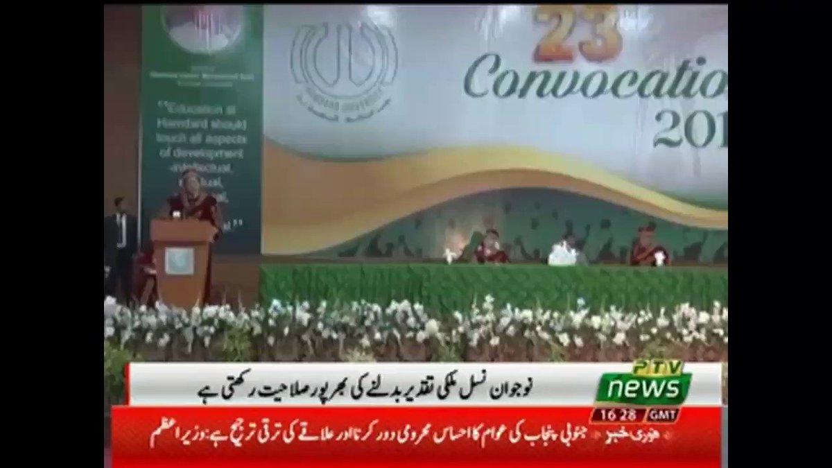Pakistan's President @ArifAlvi takes part in the convocation at Hamdard University in Karachi where more than 1,413 students completed their education in diverse fields. #Education #University #Karachi #NayaPakistan #Pakistan #EmergingPakistan