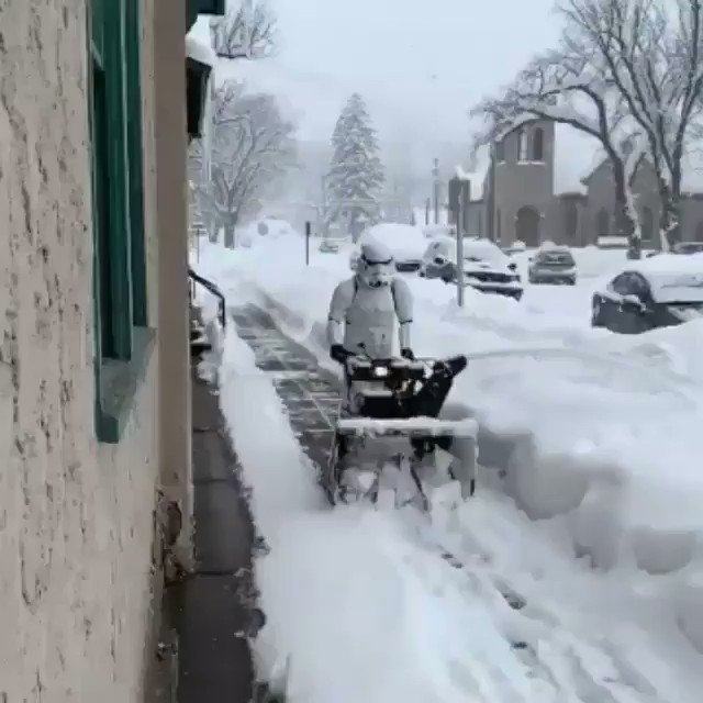 帝国兵士軍が除雪機で雪かきwwwなんかすげ～www