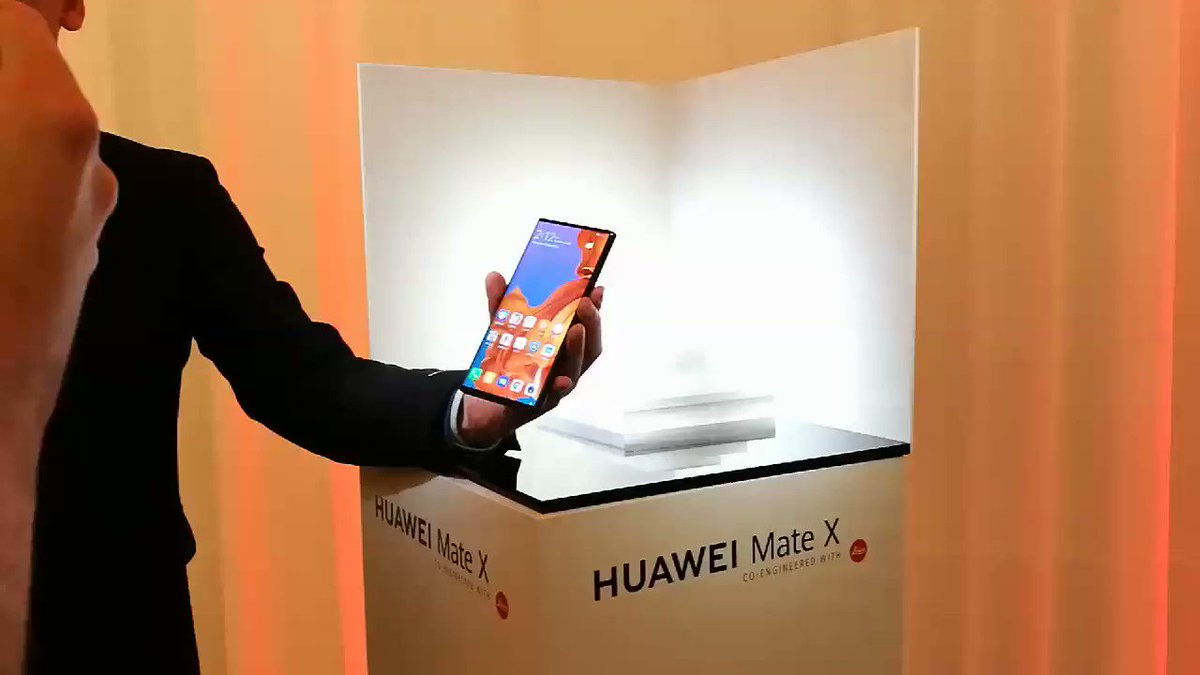 Petit aperçu du nouveau smartphone pliable de Huawei. #MWC19