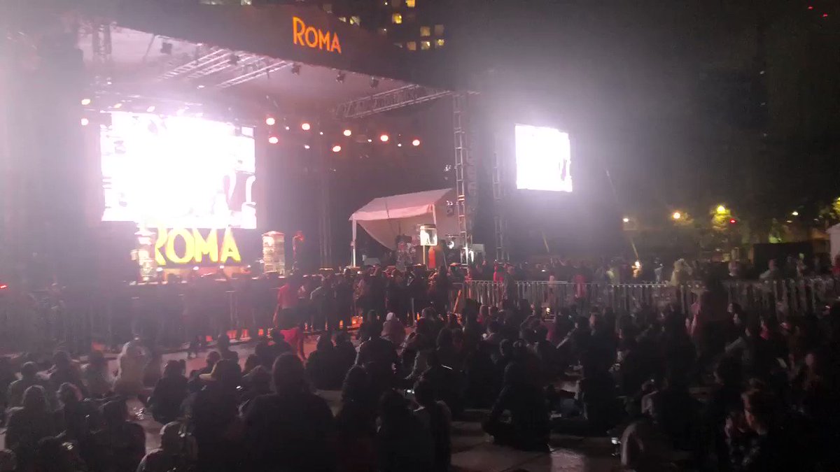 .@alfonsocuaron acaba de llamar al #RomaFest del Monumento de la Revolución en la Ciudad de México. “Muchas gracias por estar ahí”, se le ha escuchado decir. #Oscars La gala, al minuto, aquí 👉🏽 http://cort.as/-F7Sw #ROMA