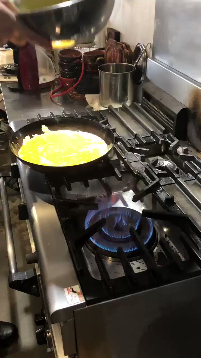 卵２０個使って、特大オムライスを作ってみた！！