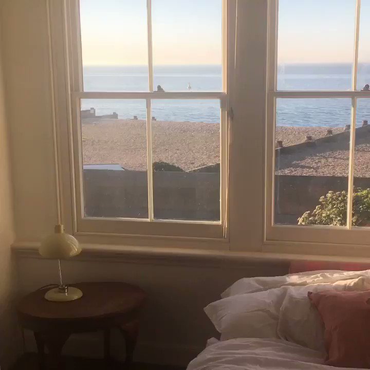 One day I hope I shall live by the sea...
Until then, I shall pretend, thanks to Airbnb
