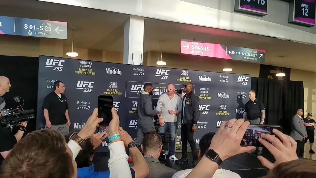 The undisputed @ufc Welterweight champion @TWooodley had his game face on when he squared off with @USMAN84kg #UFC235 is Sat inside @TMobileArena and has two title fights. @jonjones is defending his #LHWBelt versus @lionheartasmith
@News3LV