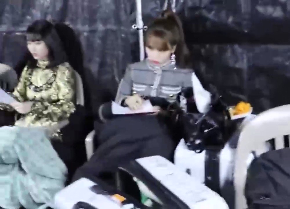 NY: Here’s Mina who’s cutely & kindly doing a survey-
MN: (glares and pouts)
NY: Why is it like that ㅋㅋ
MN: (switches to aegyo)
NY: Hahah okay let me do it again. Mina what are you doing? Oh, Mina who’s doing a survey like her usual cute self!
MN: (can’t handle her own aegyo)😂