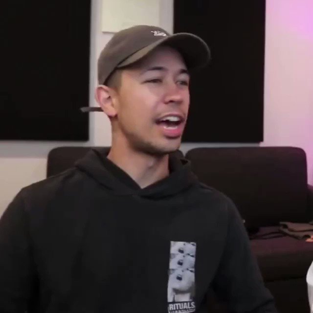 anna (@annawcp) on Twitter photo 12/07/2019 18:01:29 me listening to my stolen area 51 alien trying to communicate me listening to my stolen area 51 alien trying to communicate