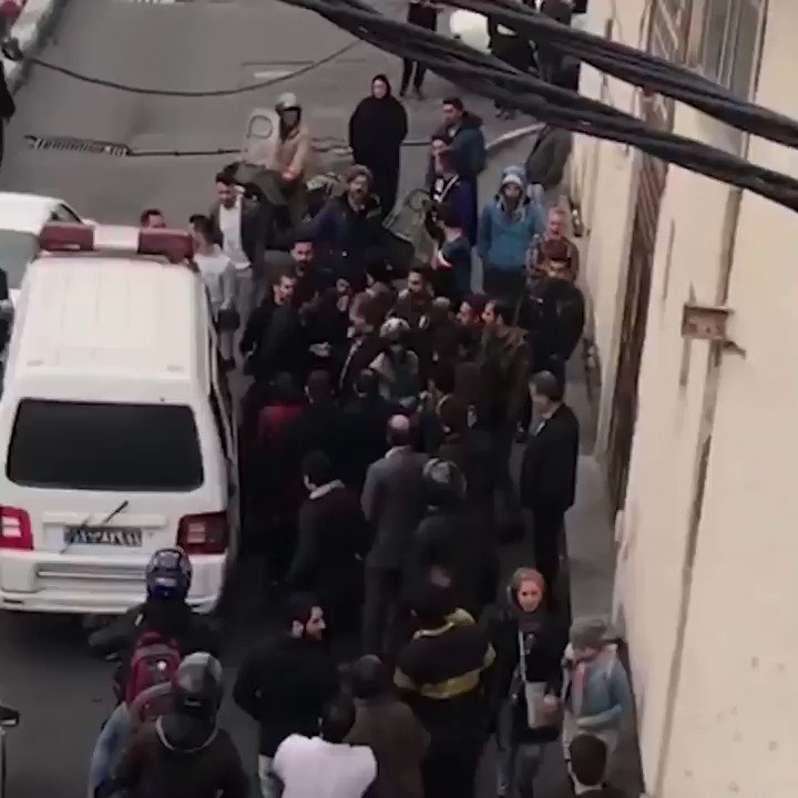 Morality Police in Iran pulled a gun on people trying to rescue a woman arrested for hijab. #WhiteWednesdays call on international community to condemn such brutality.
#mycameraismyweapon
این مامور گشت ارشاد توی صورت مردمی که بیتفاوت نیستند اسلحه میکشد
#دوربين_ما_اسلحه_ما