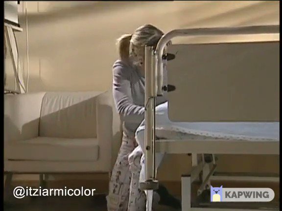 Após acidente de carro Naroa fica sem movimento em uma das pernas, e Nekane a consola diante a frustração da tentativa da amiga de andar. 😢😢😢😢
#Naroa #nekanebeitia #Nekane #goenkale #temporada13 #eitb #itziarituño #itziarituno @itziarituno #momentonekane