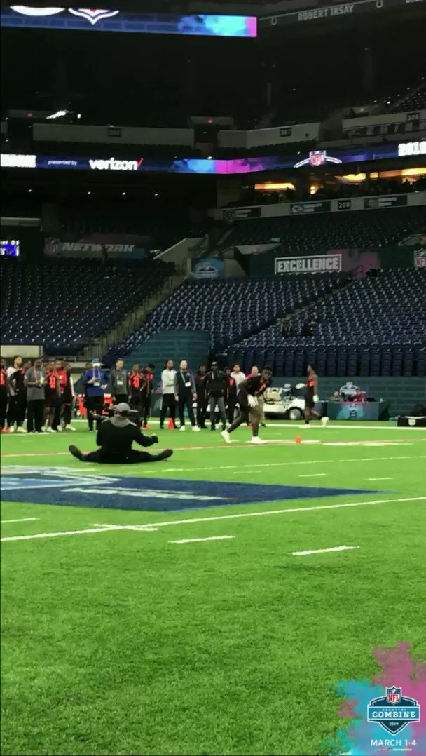 Ole Miss Football (@OleMissFB) on Twitter photo 21/03/2019 01:15:25 1️⃣ hand, don't care. @brown1arthur #NFLCombine 1️⃣ hand, don't care. @brown1arthur #NFLCombine