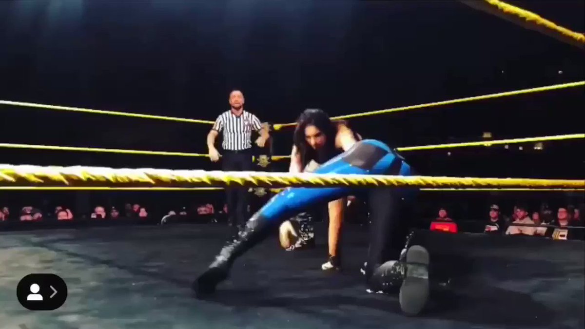 Nothing wrong with a lil teamwork
@CandiceLeRae
#NXTDetroit