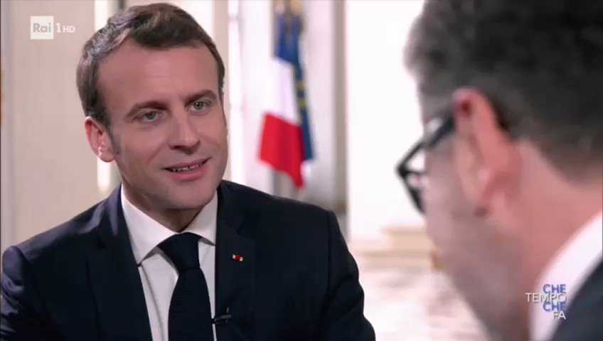 Servo tra i servi, #Fazio intervista Macron e dichiara: "Si dice che Parigi sia la capitale d’Italia". Dato che è pagato con milioni di italianissimi euro per dire che l’Italia è una colonia francese, sarebbe bene fosse spedito a farsi stipendiare dai suoi amici d'oltralpe.