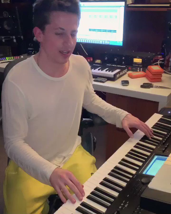 charlie puth (@charlieputh) on Twitter photo 06/03/2019 16:21:04 🤓🤓🤓 🤓🤓🤓