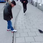 靴紐を結んで欲しい男性に対して優しくなれるかなれないか。
