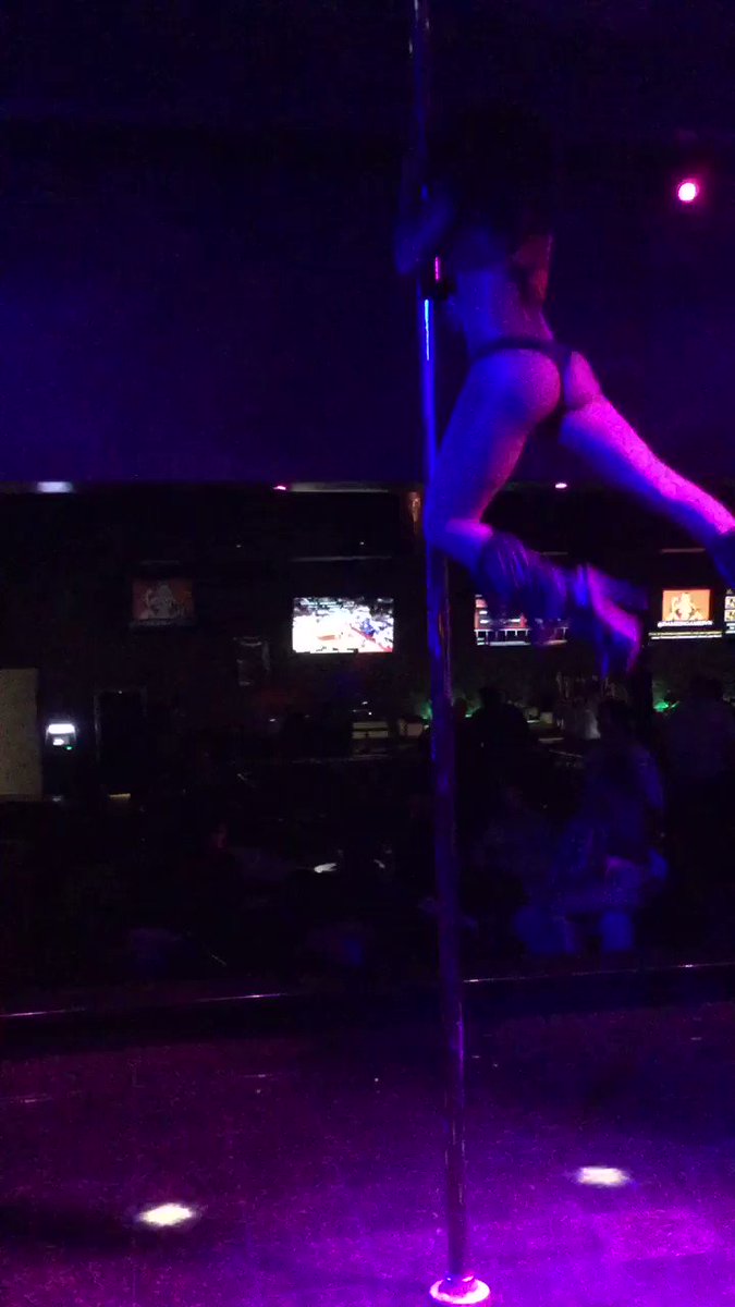 Get into Dames N Games! See these Dame Girls!! Drinks N girls. What else ya need?!! #DamesNGames #damegirls #cocktails #vannuys #dancers