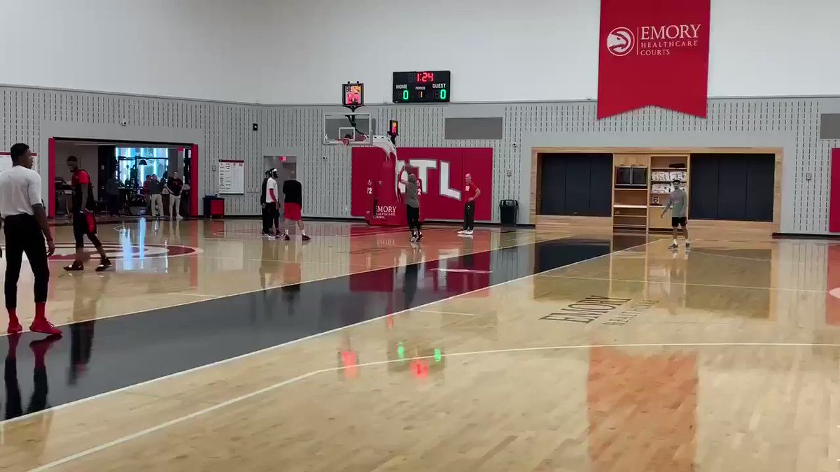 Awesome sit down visit with Hawks @TheTraeYoung today..
I asked him if he would give-up 2, three’s a game to be able to dunk like John Collins:
“I would definitely give away some 3-balls for @jcollins20_ bounce”
Trae does have some hops though..